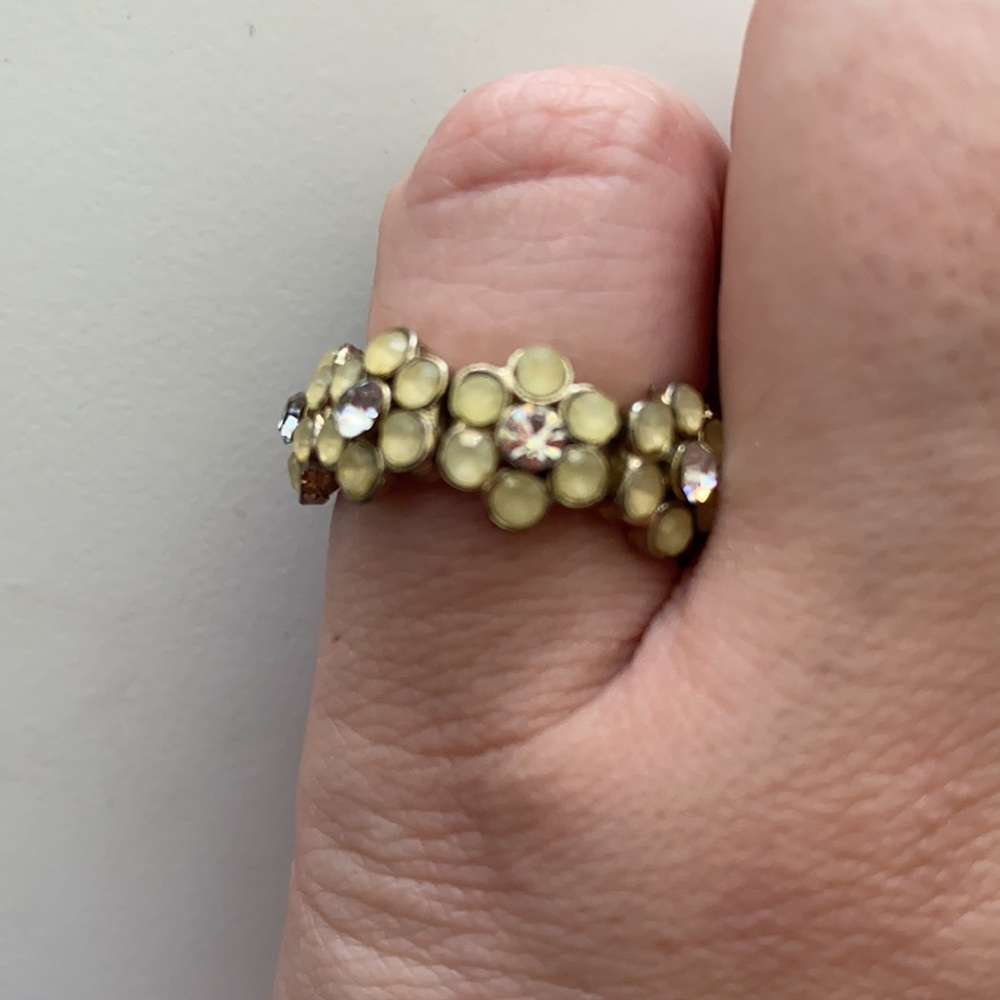 Flower ring - Picture 3 of 3